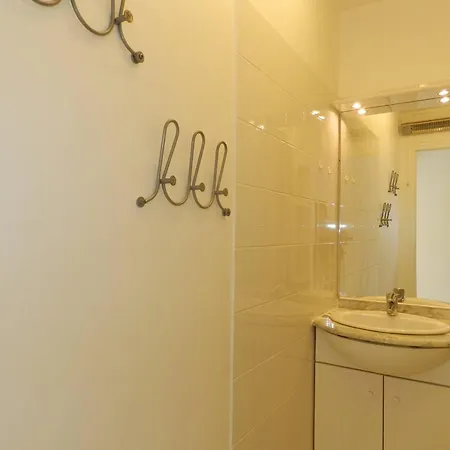 2 Pieces, Terrasse, Parking Privatif, 150m * בורם-לה-מימוזה