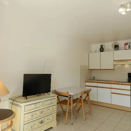 2 Pieces, Terrasse, Parking Privatif, 150m דירה *